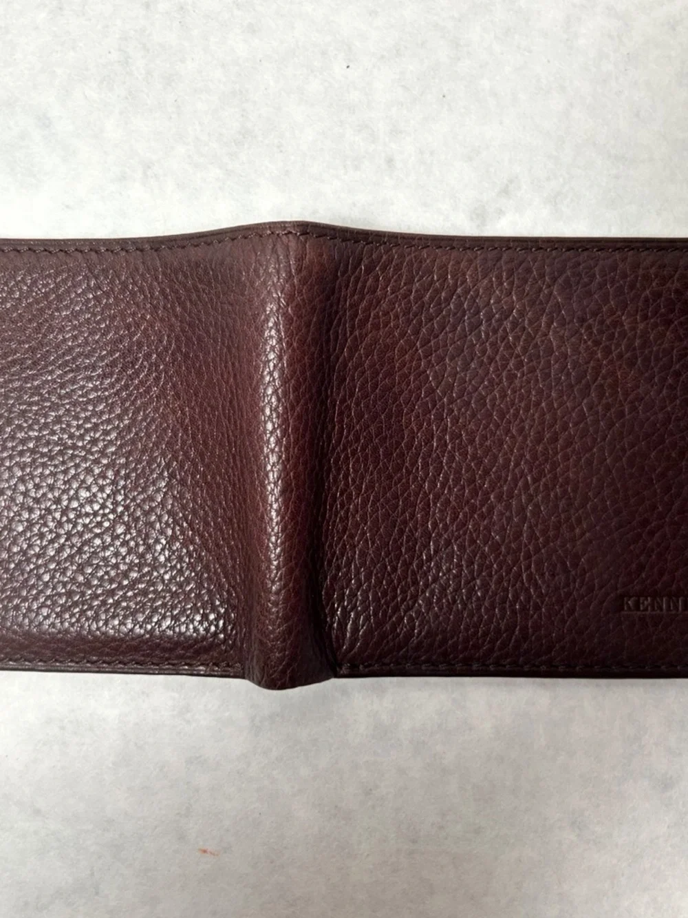 Kenneth Cole Dark Brown Pebbled Leather Bi-Fold Card Slim Wallet Men’s EUC